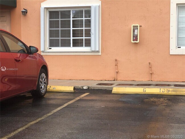 Foto del edificio - 8474 NW 103rd St