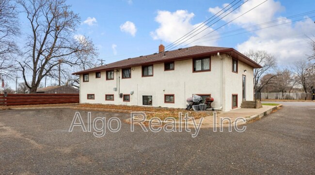 Foto del edificio - 7233 W Broadway