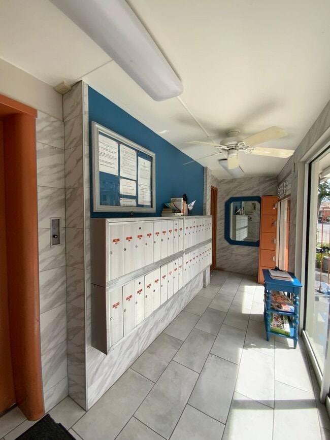 Building Photo - 1 BEDROOM WAIKIKI APARTMENT