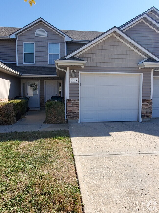 Springhill Apartments for Rent with Extra Storage Spring Hill, KS 1