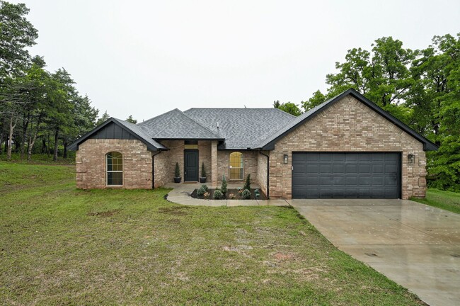 Building Photo - Charming Newer Home with Bonus Shop & Livi...