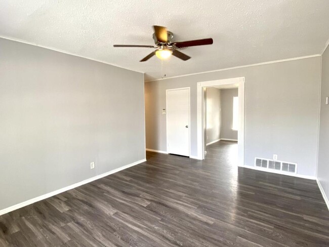 Foto del edificio - 7714 Stagecoach Ln