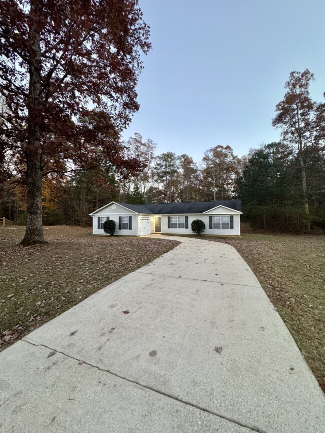 Building Photo - 200 Country Meadows Ct