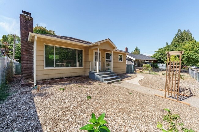 Foto del edificio - MOVE IN SPECIAL - Charming 1950’s Two-Bedr...