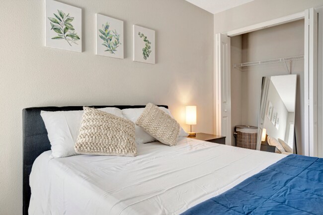 Foto del edificio - 2914 Rambler Ivy Lp