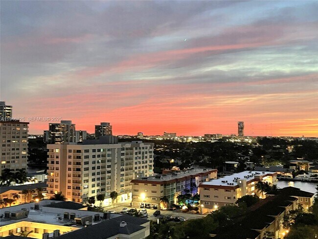 Building Photo - 2030 S Ocean Dr