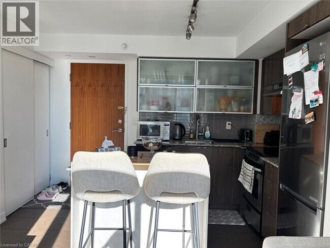 Building Photo - 170 Fort York Blvd