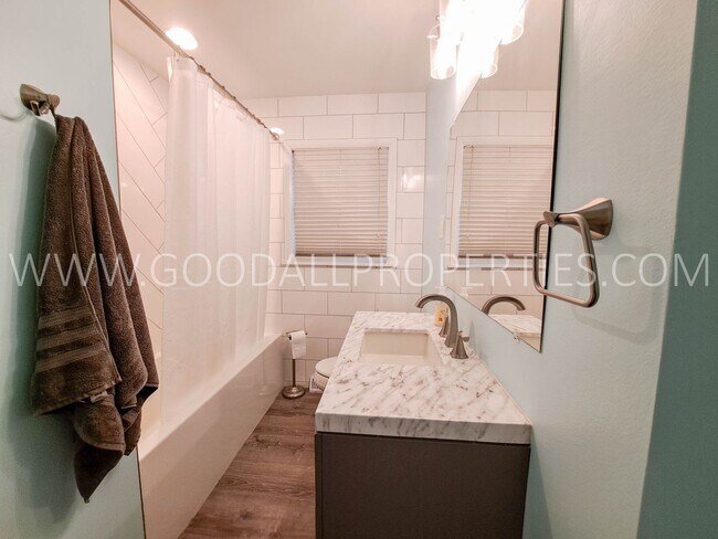 Foto del edificio - Charming 4-Bedroom Ranch in West Des Moines