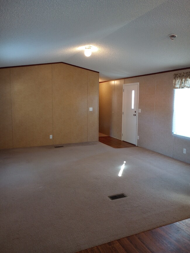 Spacious living area - 2135 13th St