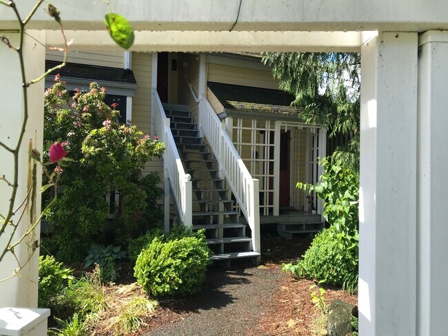 Units 1 and 2 upstairs - 515 Foote St SW