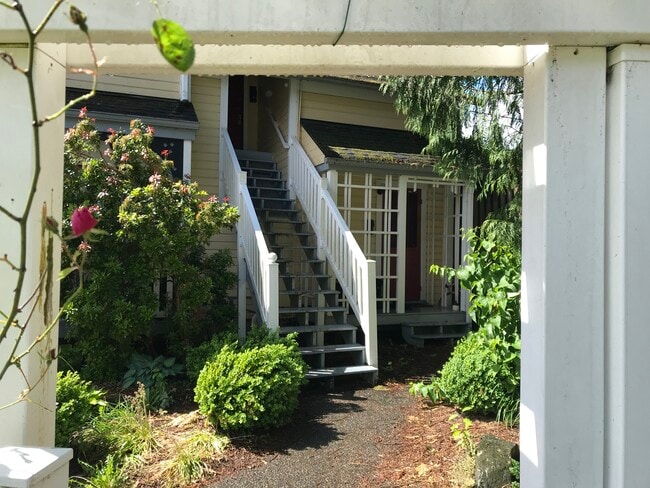 Units 1 and 2 upstairs - 515 Foote St SW