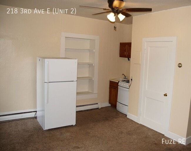 Building Photo - 218 3rd Ave E