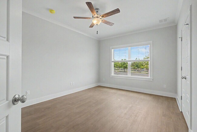 Foto del edificio - 4065 Four Oaks Blvd