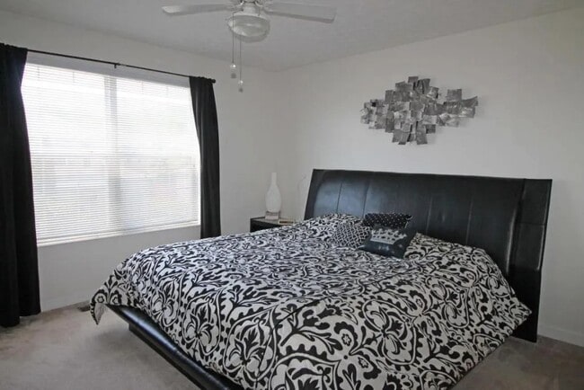 Foto del edificio - 5702 Mango Ln