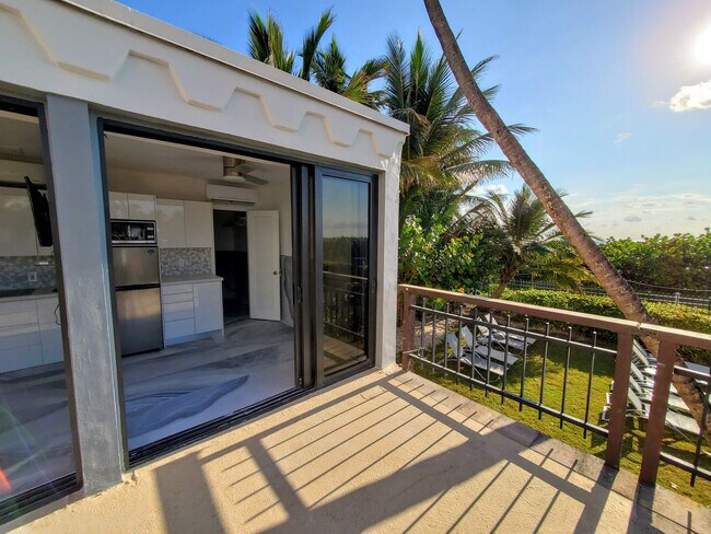Building Photo - 5225 Collins Ave
