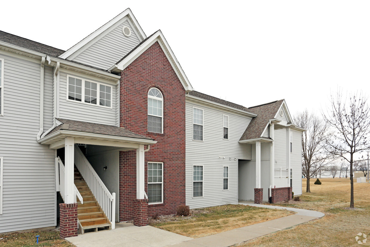 Building - Mane Gate Apartments