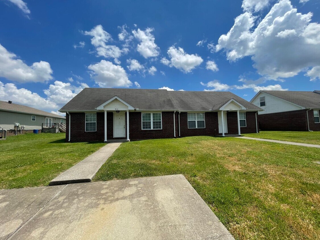 913 Bagwell Dr Unit B, Murray, KY 42071 Room for Rent in Murray, KY