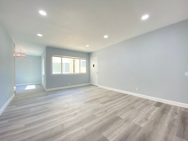 Building Photo - 625 E Verdugo Ave