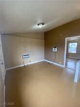 Building Photo - 1130 Laurel Ave