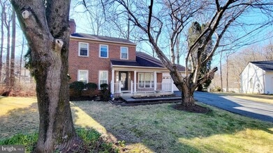Building Photo - 2205 Blue Valley Dr