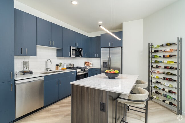 1BR, 1BA - 749SF - Kitchen - Lucca Fox Valley