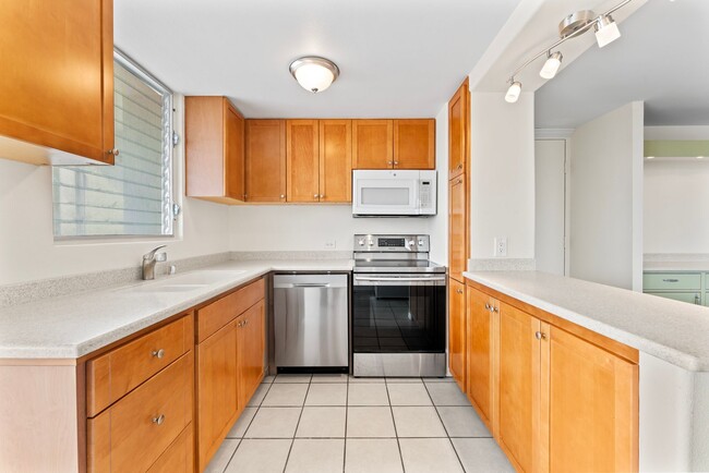 Building Photo - Makiki - Wilder Regent 2 bed, 2 bath, 1 pa...