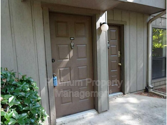 Foto del edificio - 1005 Cumberland Ct SE
