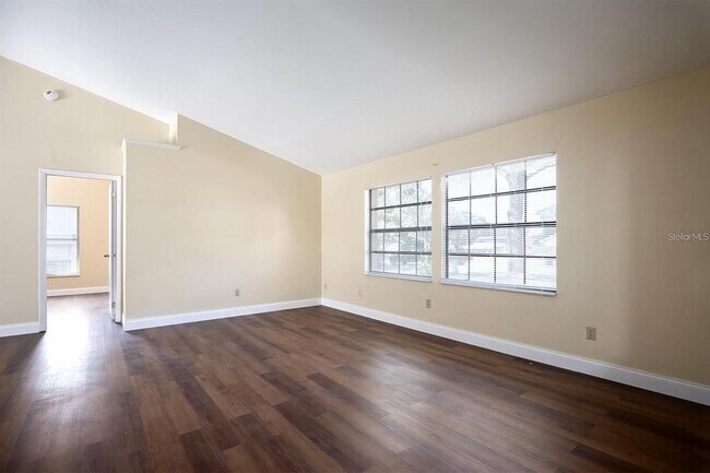 Foto del edificio - 5957 Groveline Dr