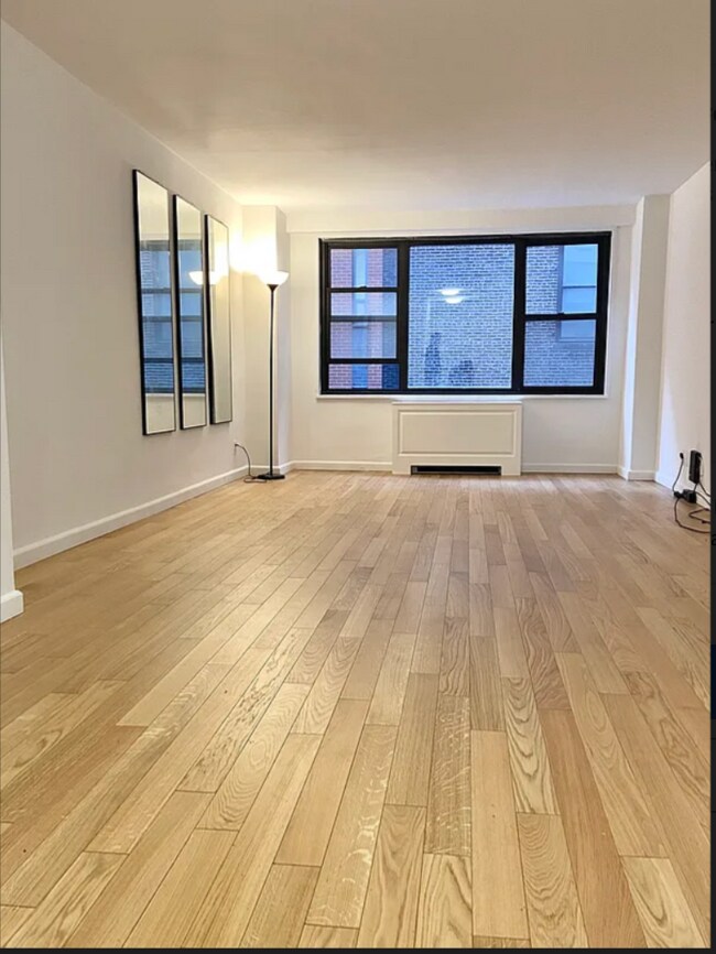 Foto del edificio - 7 E 14th St