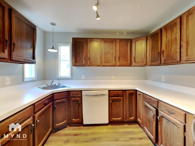 Building Photo - 137 Candlewick Dr