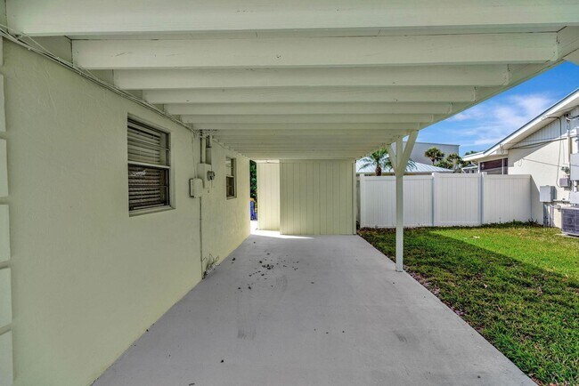 Foto del edificio - 8968 SE Pine Cone Ln