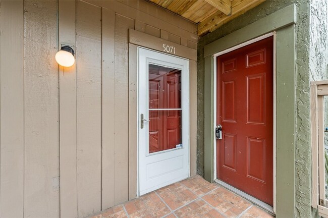 Foto del edificio - 5071 Eaglesmere Dr