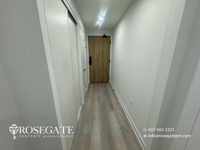 Photo du bâtiment - Pet-Friendly 1-Bedroom Condo with Private Balcony in Mississauga