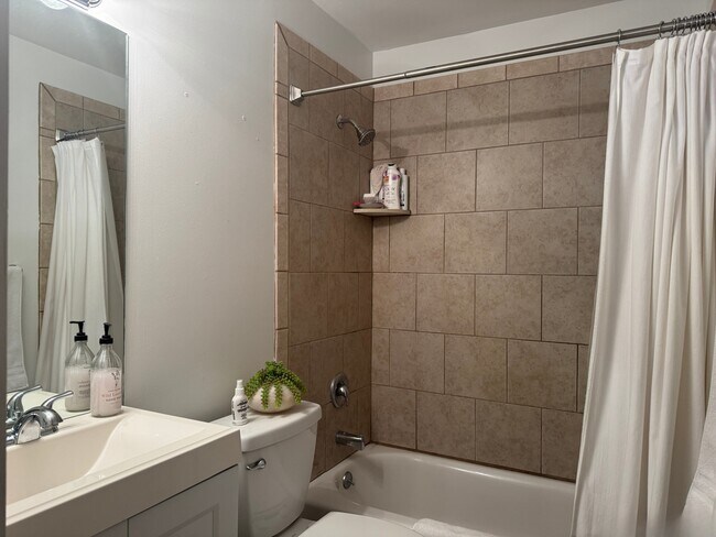 Building Photo - 83 Valley Dr