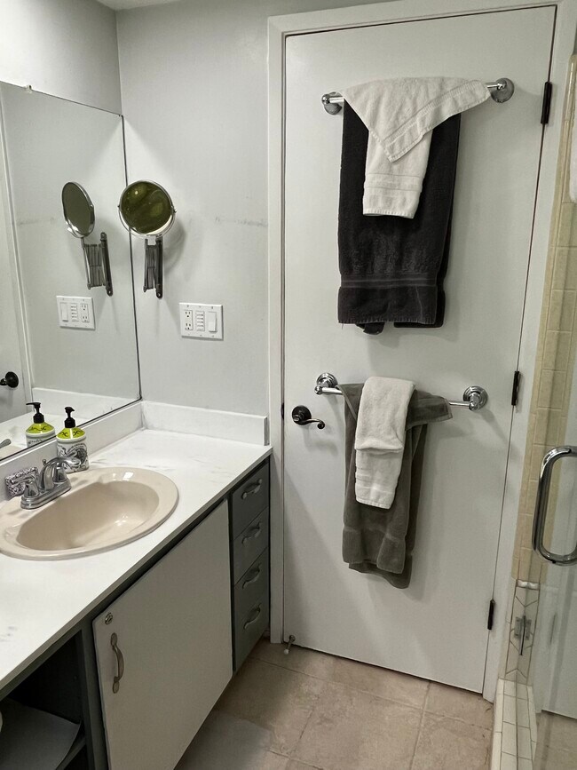 Bath Room - 2879 Exeter Pl