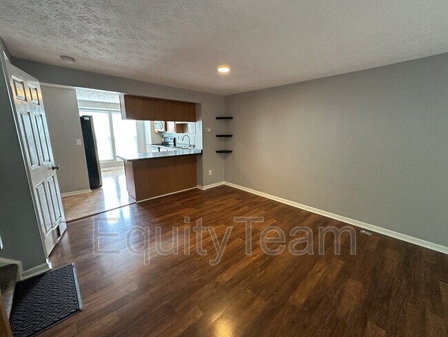 Foto del edificio - 753 Woodlyn Dr S