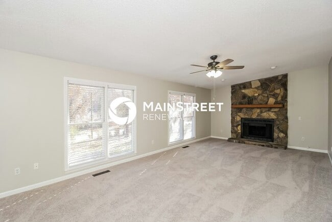 Building Photo - 3 Bedroom Pet-Friendly Home in CARTERSVILLE, GA with Main Street Renewal