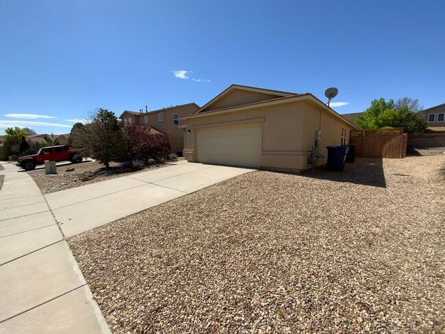 Building Photo - 3 Bedroom Single Story Home Available Near...
