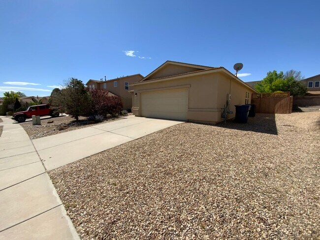Foto del edificio - 3 Bedroom Single Story Home Available Near...