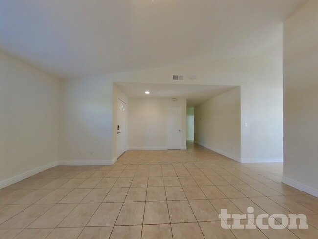 Building Photo - 14353 Victor Dr