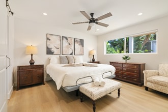 Building Photo - 1123 Balour Dr