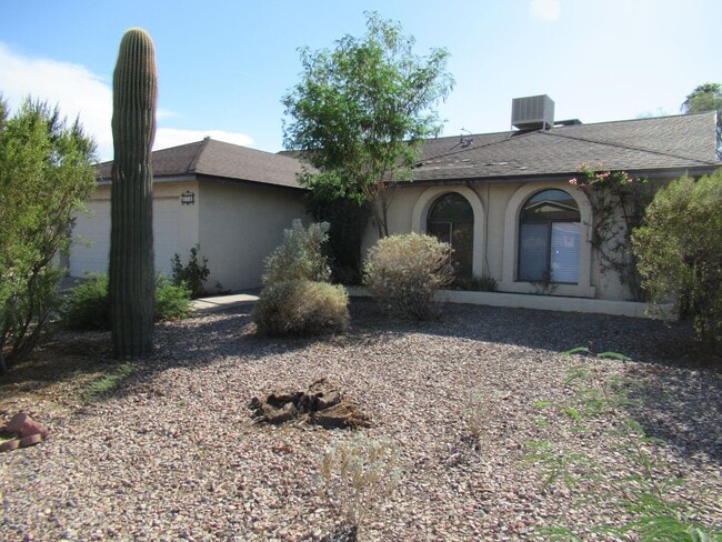 Foto del edificio - Spacious 4 Bedroom Home in Convenient Mesa...