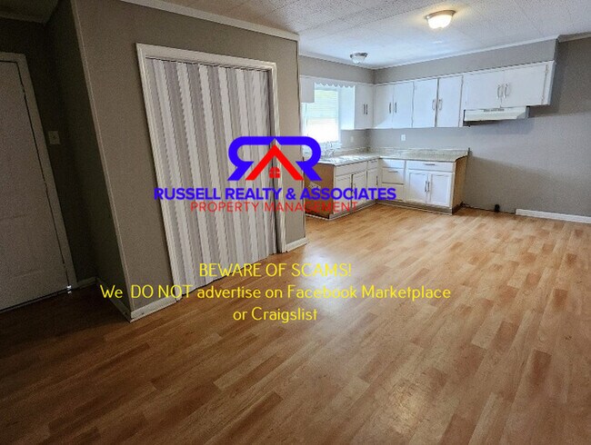 Building Photo - SECTION 8 WELCOME- 4 BEDROOMS!
