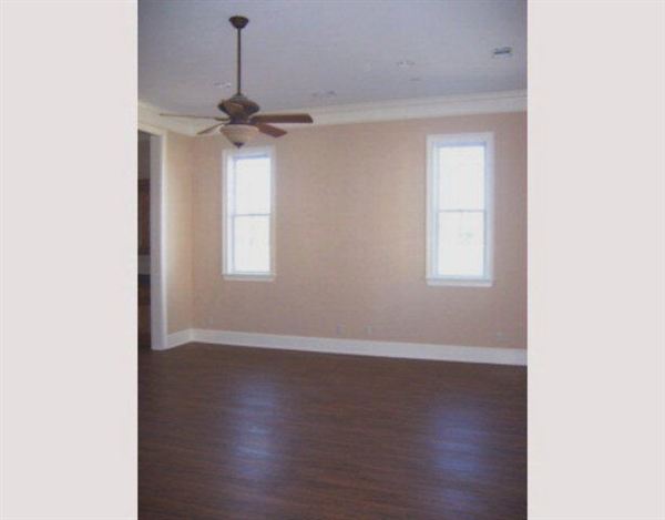 Foto del edificio - 305 Dogwood Cir