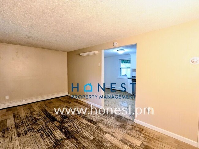 Foto del edificio - 1074 Hallowell Litchfield Rd