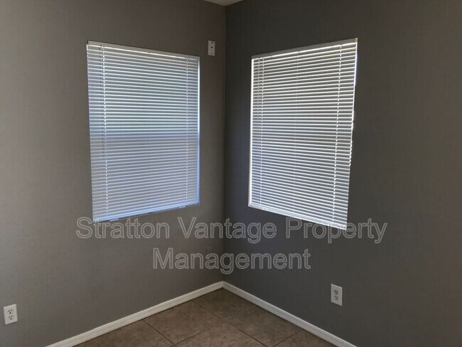 Foto del edificio - 12525 W Rosewood Ln