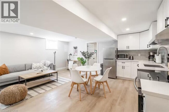 Building Photo - 73 Cranbrook Dr