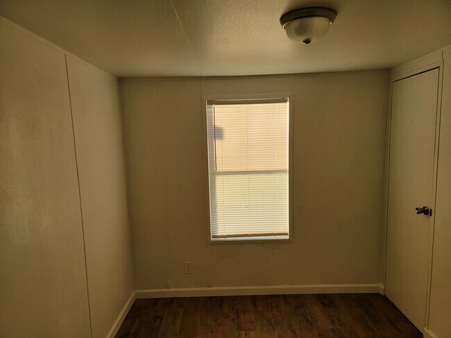 Building Photo - 2 Bedroom Mobile Home In Bullhead City