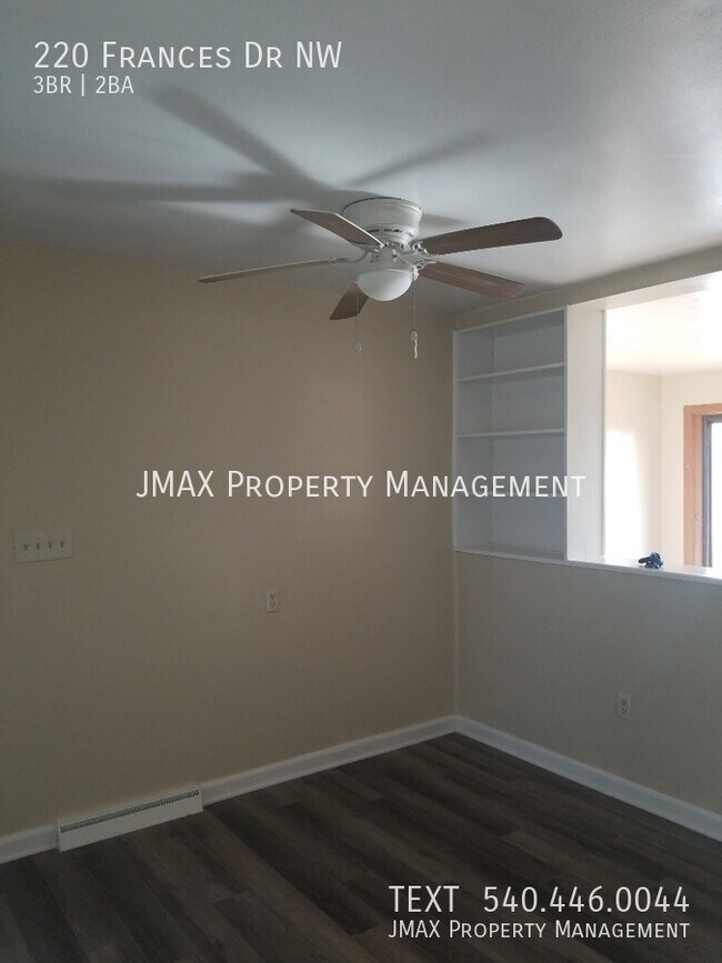 Foto del edificio - 220 Frances Dr NW