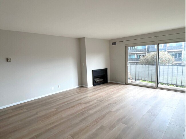 Foto del edificio - 8163 Redlands St